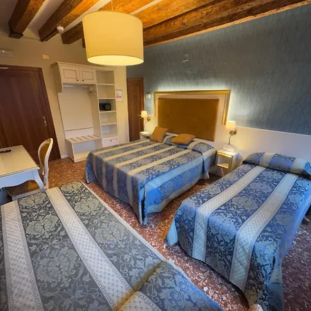 酒店 蒂沃利酒店 2*