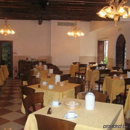 Tivoli Szálloda 2*