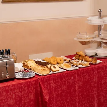 Tivoli Hotel 2*