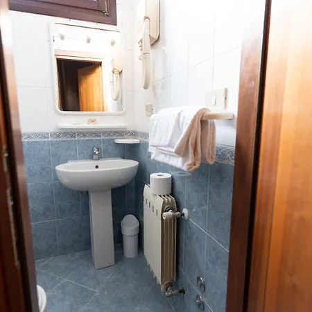 Tivoli Szálloda 2*