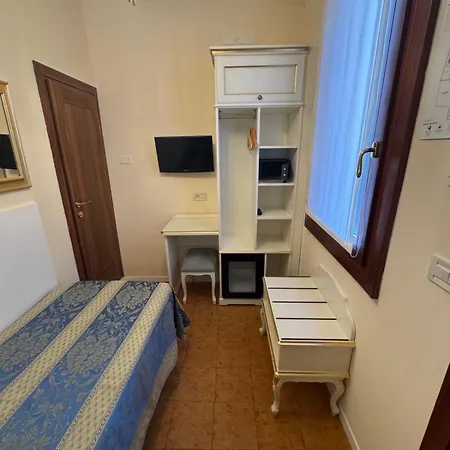 Tivoli Szálloda 2*