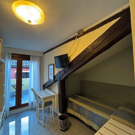 Tivoli Hotel 2*
