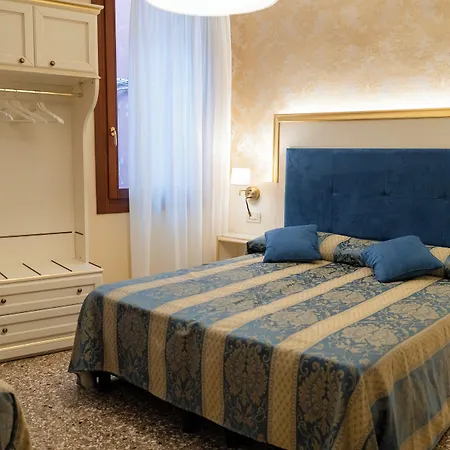 Tivoli Hotel 2*