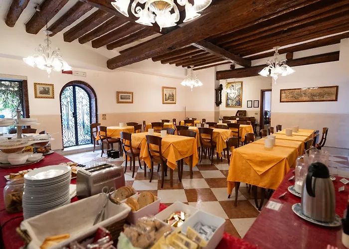 Tivoli Hotel 2*