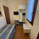 Tivoli Hotel 2*