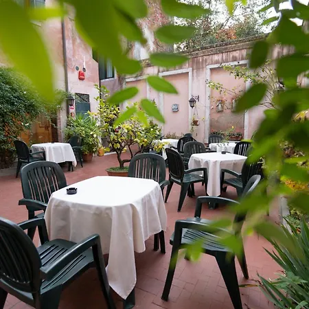 Hotel Tivoli 2*