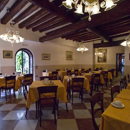 Hotel Tivoli 2*