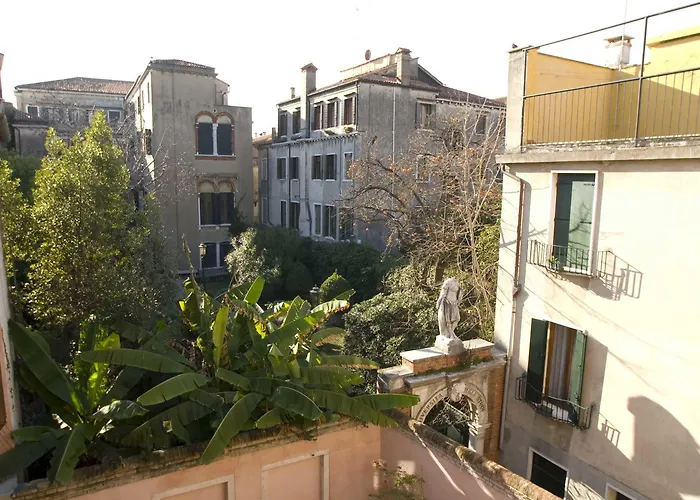 Tivoli Hotel